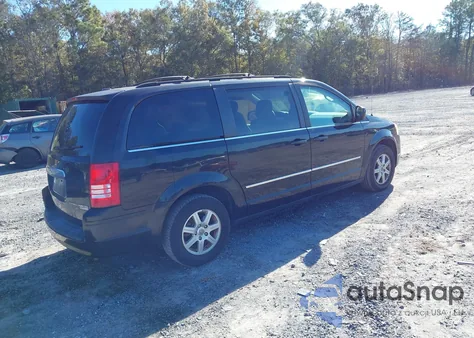 2010 Chrysler Town & Country Touring из США, поврежденный, VIN 2A4RR5D11AR151007